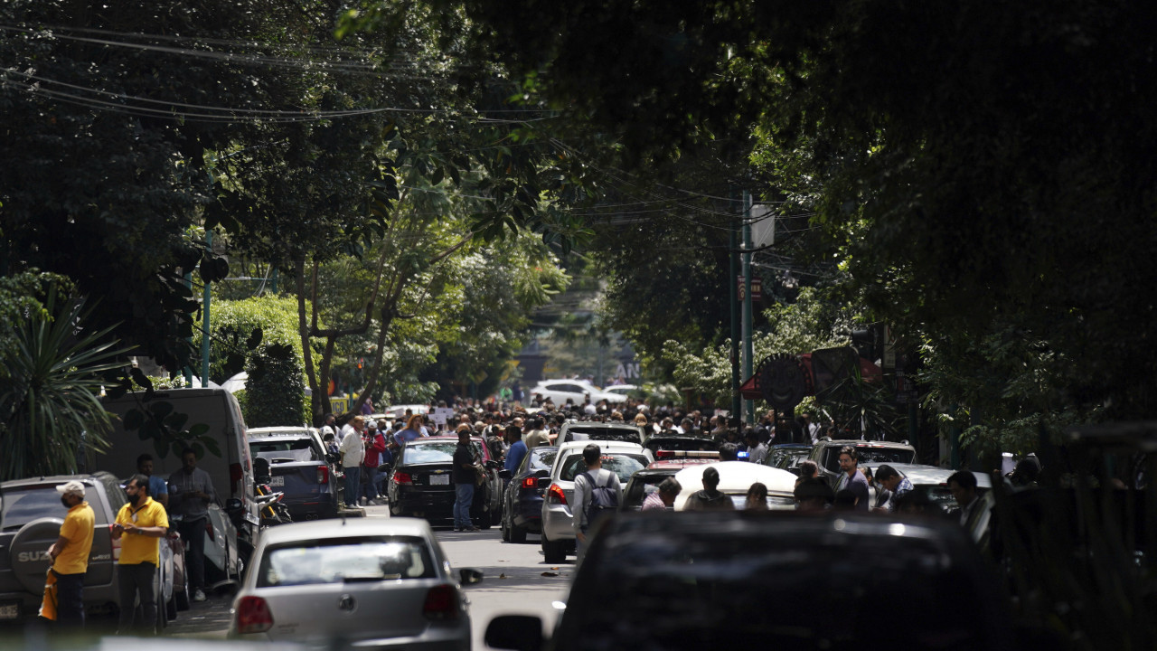 JEZIVO: Tresao se Meksiko na godišnjicu razornog potresa