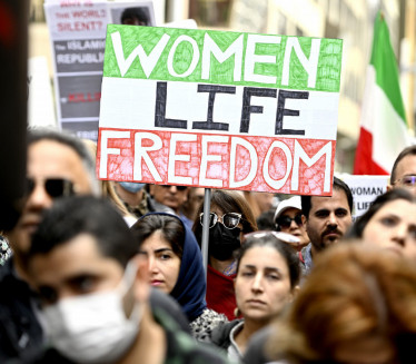 БЛОКИРАЛИ ТЕХЕРАН: Протести у Ирану не јењавају
