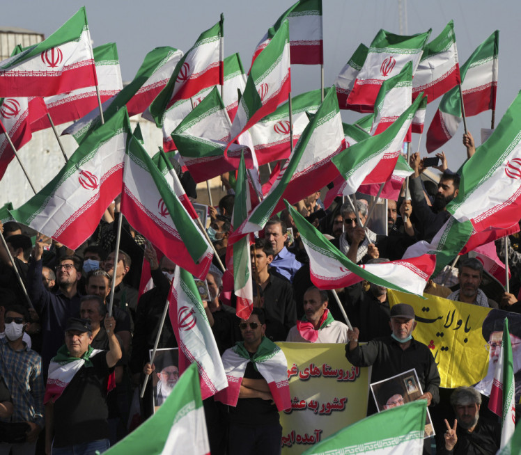 ПЕТОРО УХАПШЕНО: Нереди испред амбасаде Ирана у Лондону