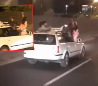 Снимак девојака на прозору таксија разбеснео Београђане
