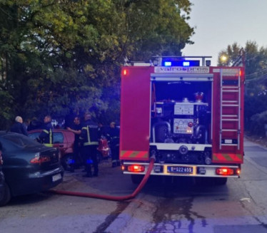 GORI ZGRADA U PANČEVU: Na teren izašle vatrogasne ekipe