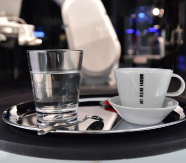 БРОЈНЕ ЖАЛБЕ: Зашто се вода у кафићима служи уз кафу