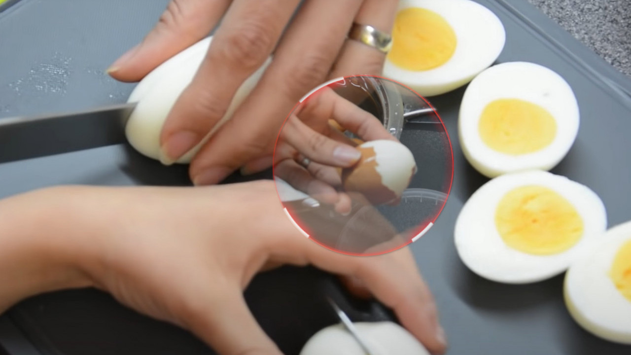 KAO OD ŠALE: Trik za lako ljuštenje kuvanih jaja