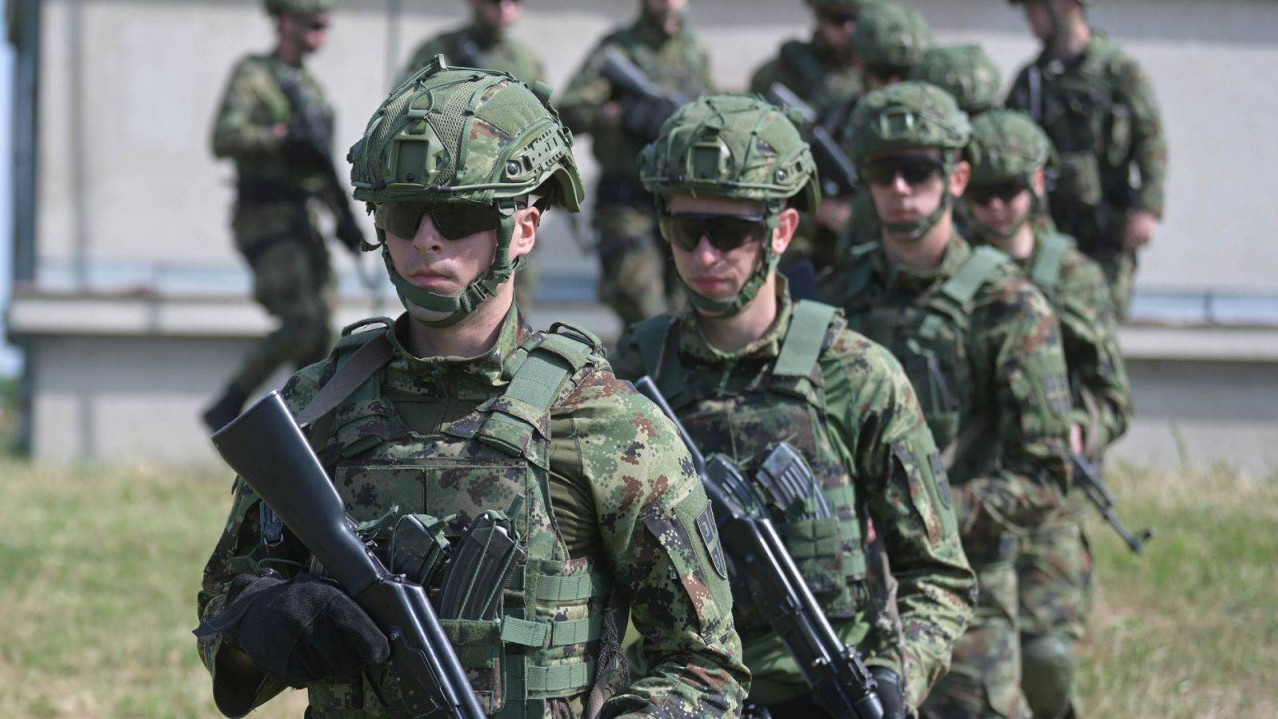 СКАНДАЛ У ЦГ: Војна полиција затекла дрогиране војнике