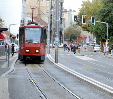 DRAMA U ZAGREBU: Vatrogasci digli tramvaj da izvuku mladića