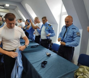 Полицајци са Севера КиМ скинули униформе (ФОТО)