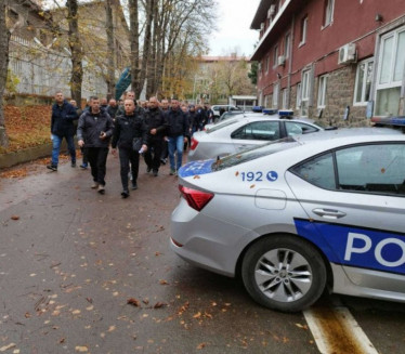 "SVE SU RAZVALILI": Kurtijeva policija ostavila haos (FOTO)