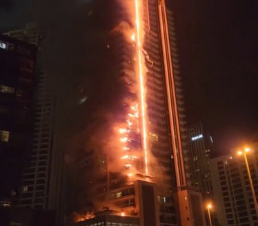 ПОЖАР БЛИЗУ НАЈВИШЕ ЗГРАДЕ: Огромна ватра захватила небодер