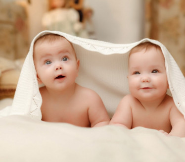 JEDNA DEVOJČICA I DVA DEČAKA Prve bebe rođene u 2023. u BG-u