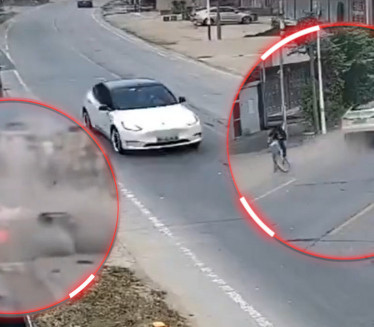 UZNEMIRUJUĆ VIDEO: Pametni auto "podivljao" i ubio dvoje
