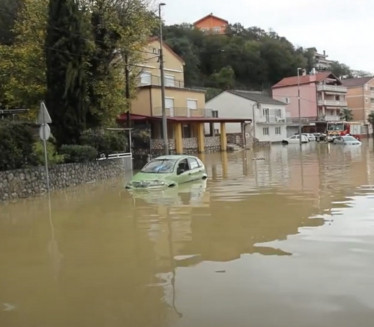 POTOP: Reke teku ulicama u Hrvatskoj (VIDEO)