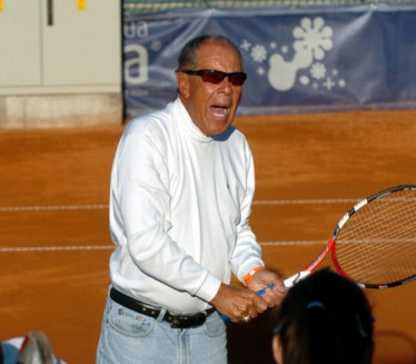TENIS ZAVIJEN U CRNO: Preminuo čuveni teniski trener