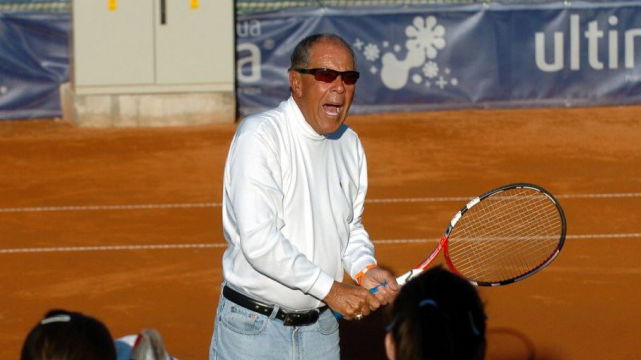 TENIS ZAVIJEN U CRNO: Preminuo čuveni teniski trener