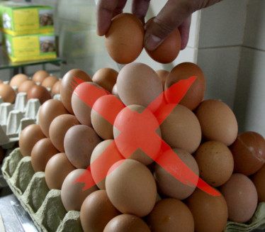 ОДМАХ БАЦИТЕ: Ево зашто не треба да се чува картон од јаја