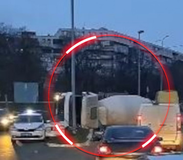 NEZGODA U BG: Prevrnuo se kamion na Medakoviću (VIDEO)