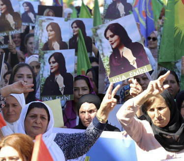 ВЕЛИКА ПОБЕДА ЗА ЖЕНЕ У ИРАНУ: Укида се морална полиција