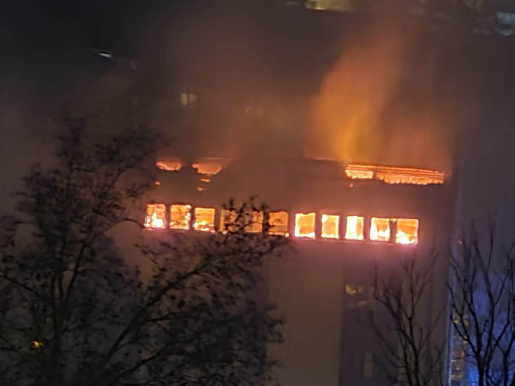 UŽAS U BEOGRADU: Požar u hotelu - vatra guta ceo sprat FOTO