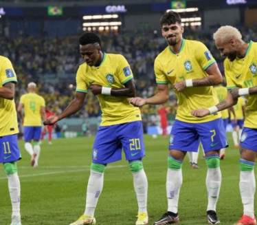 SAMBA U DOHI: Brazil rutinski, zaplesao i selektor (VIDEO)