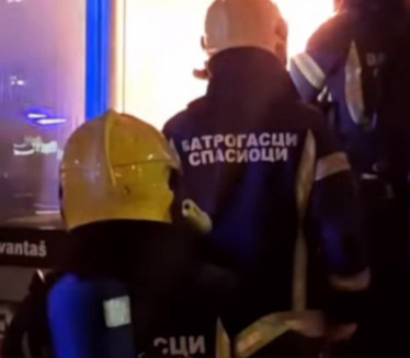 SIRENE U CENTRU: Vatrogasci blokirali Kosovsku (VIDEO)