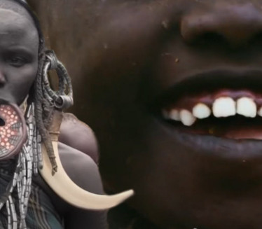 AFRIČKA PLEMENA: Usnene pločice, korida i ostale bizarnosti