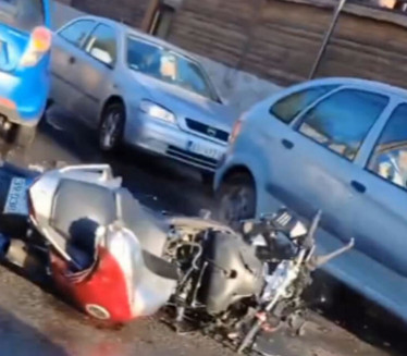 ТРАГЕДИЈА НА ЗРЕЊАНИНЦУ: У судару погинуо мотоциклиста ВИДЕО