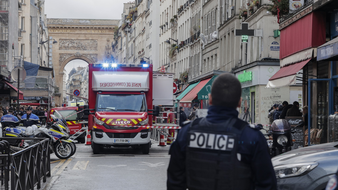 NASUMIČNO UBIO TROJE LJUDI: Kurdi meta napada u Parizu?