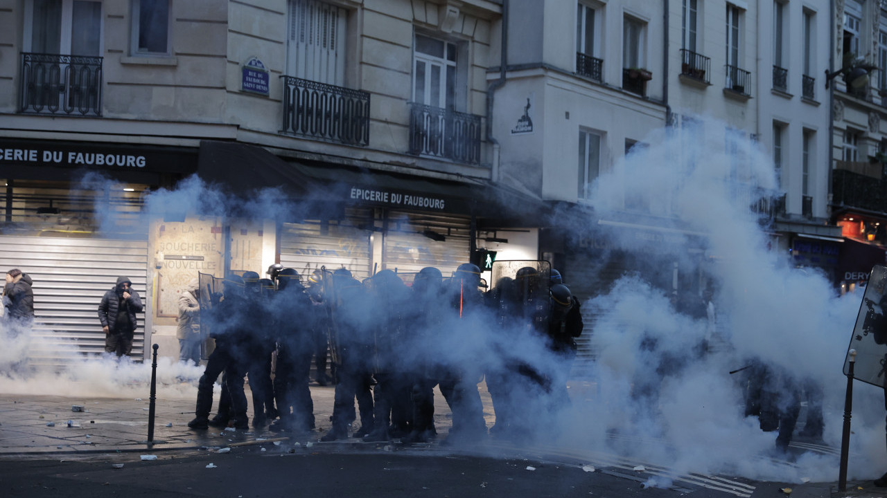 КРЕНУЛИ И СПЕЦИЈАЛЦИ: Хаос на улицама Париза