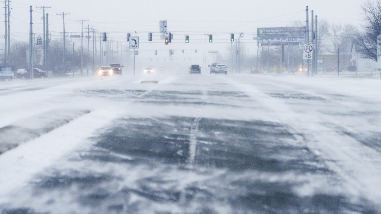 KOLAPS: Nezapamćena snežna oluja pogodila SAD, bar 12 mrtvih