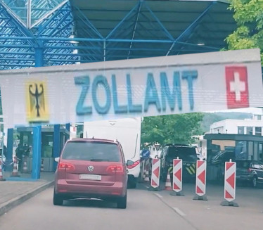 POLICAJCI U ŠOKU: Zaustavili auto na granici Nemačke i Švice