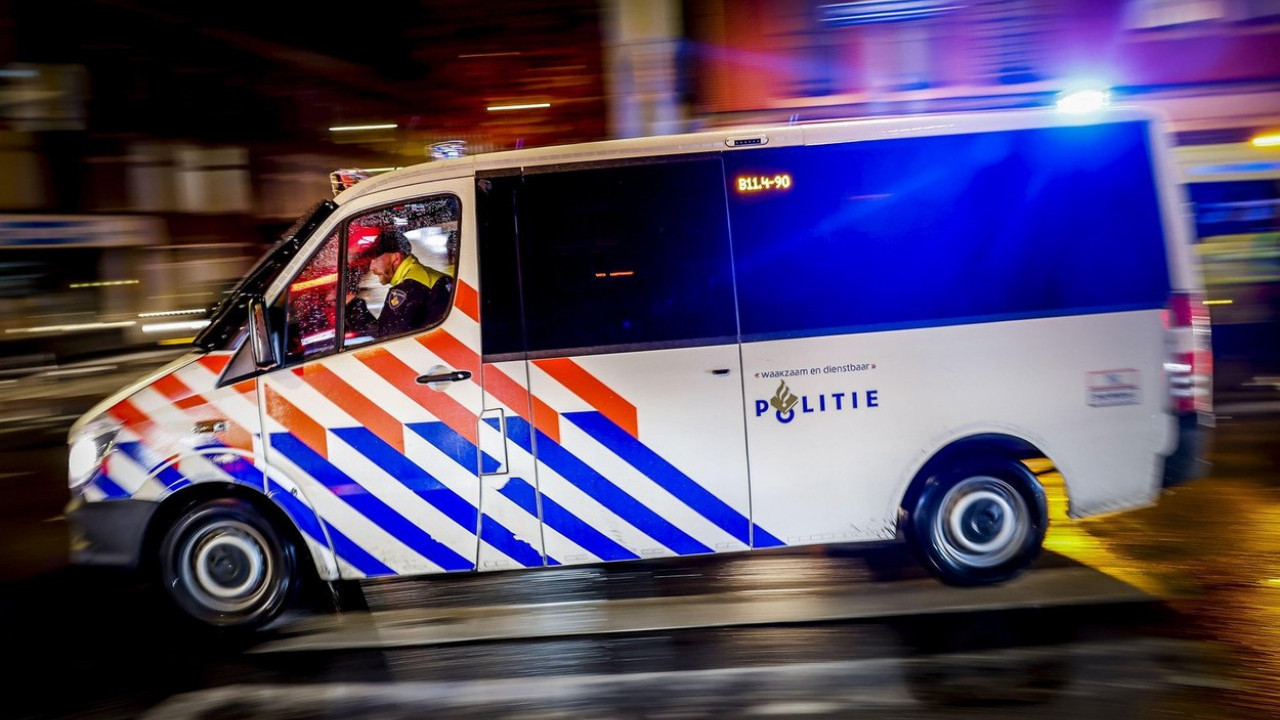 ТАЛАЧКА КРИЗА: Холандска полиција на ногама (ВИДЕО)
