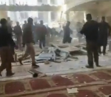 USRED MOLITVE: Eskplozija srušila deo džamija u Pakistanu