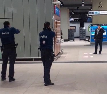 UBADAO LJUDE NOŽEM: Užasne scene na stanici u Briselu VIDEO