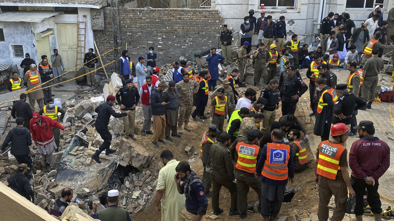 SVE VIŠE ŽRTAVA: Skoro 100 poginulih u napadau u Pakistanu