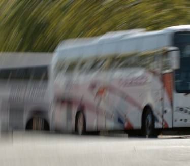 IMA POVREĐENIH Prevrnuo se srpski autobus u Mađarskoj (FOTO)