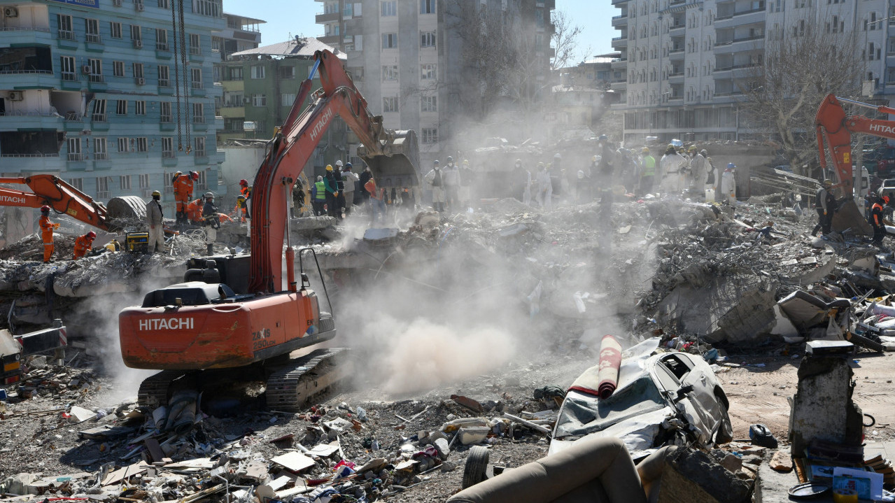 ТУРСКА ЗАВИЈЕНА У ЦРНО: Скоро 50.000 погинулих у земљотресу