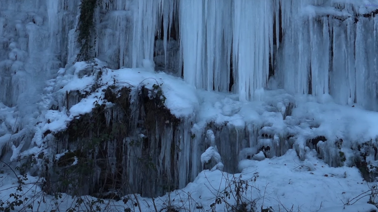 LEDENA ATRAKCIJA: Nestvarne slike zime u Ivanjici (VIDEO)