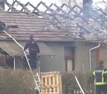 IZGOREO KROV: Vatra zahvatila porodičnu kuću u Kruševcu FOTO