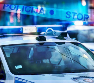 DRAMA U VRČINU: Kombi pun migranata udario u policijski auto
