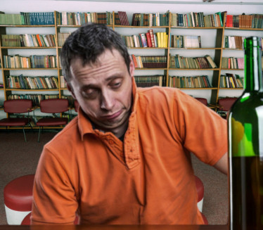 МИСЛИО ДА ЈЕ ЊЕГОВ СТАН: Пијан провалио у градску библиотеку