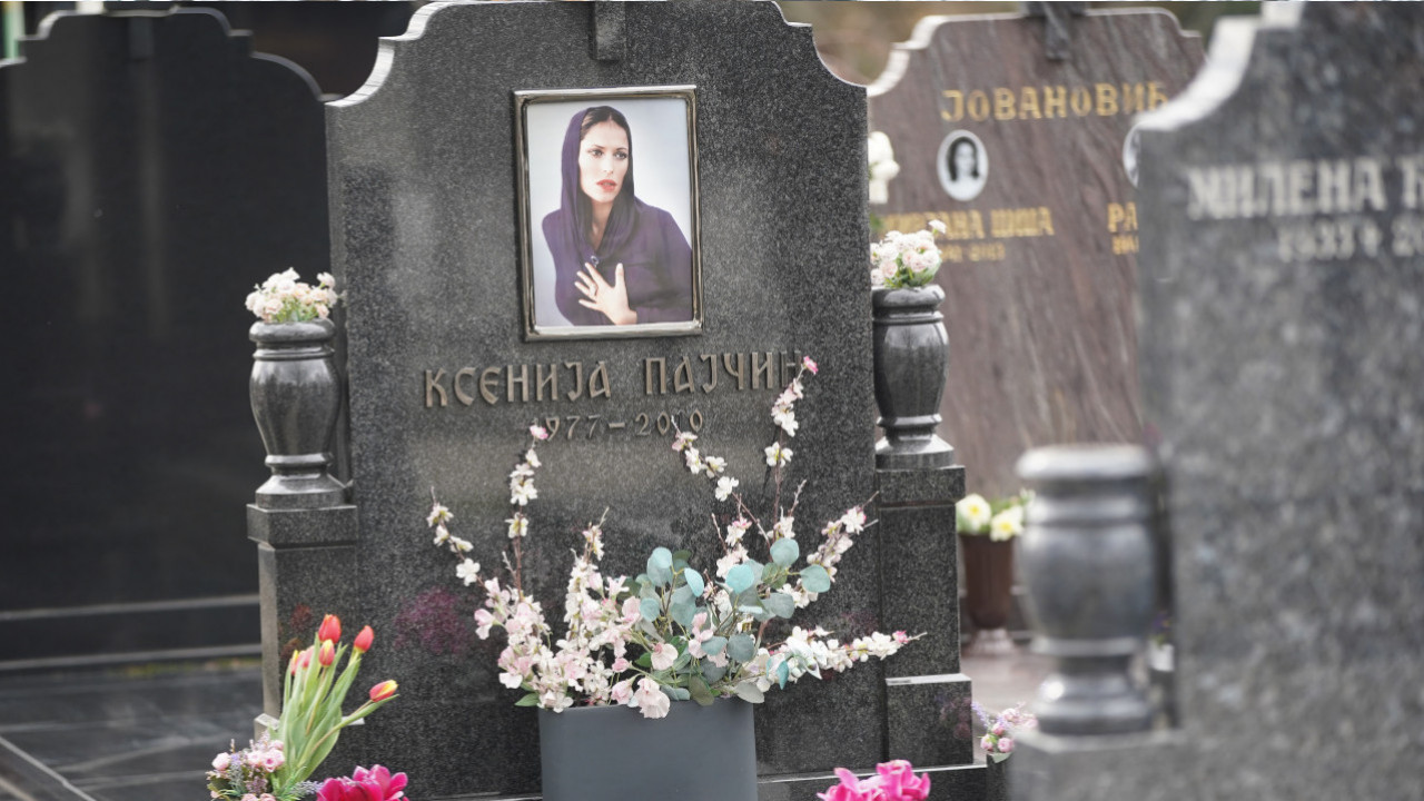 PROŠLO JE 13 GODINA: Majka uplakana stigla na Ksenijin grob