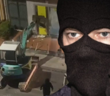DRSKA PLJAČKA: Lopovi dovezli BAGER pa ukrali bankomat VIDEO