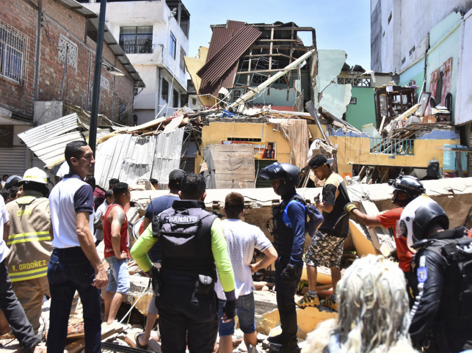 RASTE BROJ MRTVIH: Smrtonosni potres pogodio Ekvador (FOTO)