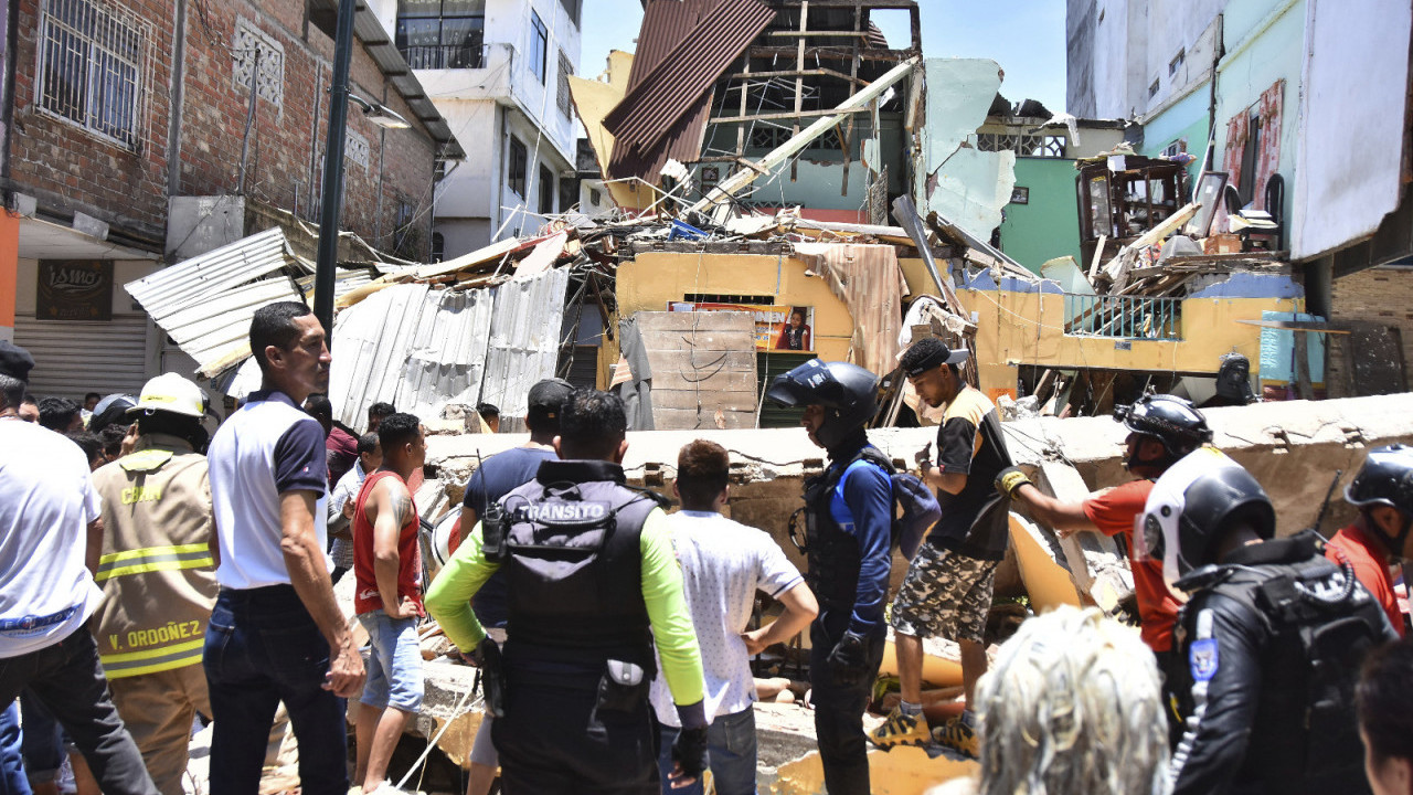 РАСТЕ БРОЈ МРТВИХ: Смртоносни потрес погодио Еквадор (ФОТО)