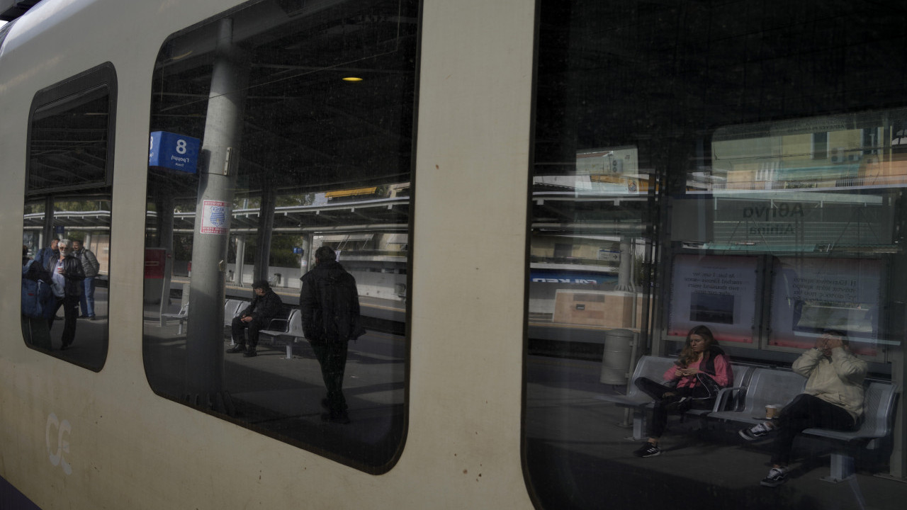 21 DAN POSLE NESREĆE: Grčka pokrenula železnički saobraćaj