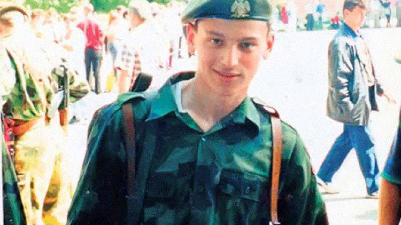 ПАМТИМО ХЕРОЈЕ: Владимир је 1999. из школе отишао у рат