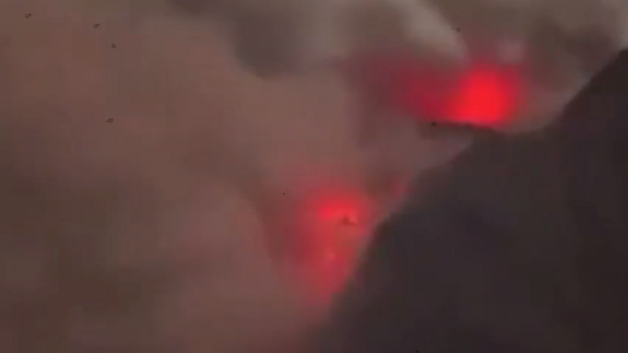 ERUPTIRAO VULAKN LEVOTOLO: Pepeo i dim na sve strane (VIDEO)