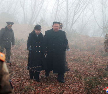 ГДЕ СУ МЕЦИ? Ким Џонг Ун затворио град због крађе муниције