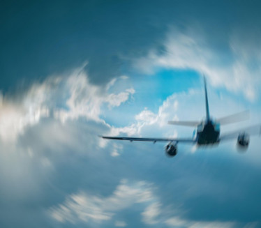 DRAMA U NJUJORKU: Otpao deo aviona u letu (FOTO)