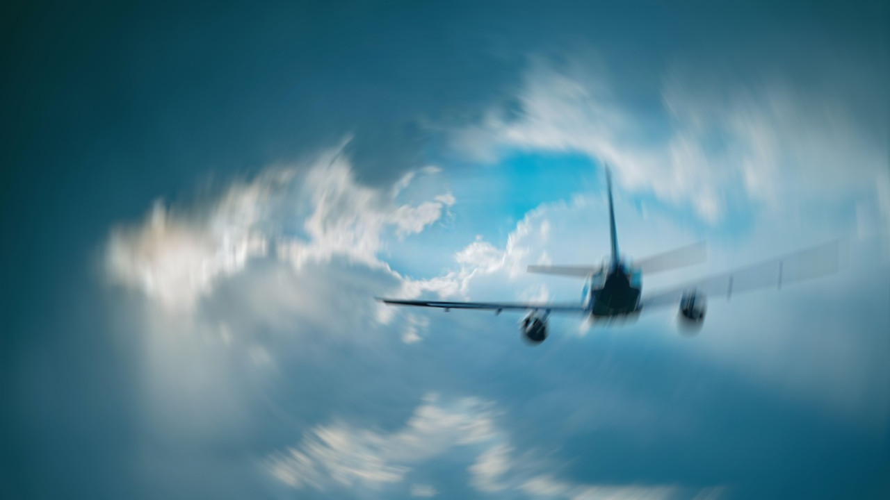 ДРАМА НА НЕБУ: Жена покушала да отвори врата од авиона