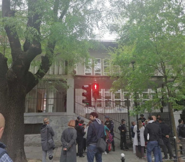 NAJMANJE 8 MRTVIH: Masakr u beogradskoj osnovnoj školi